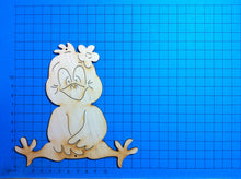 Lade das Bild in den Galerie-Viewer, Henne aus Holz, sitzend