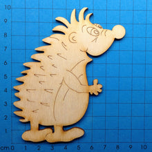 Lade das Bild in den Galerie-Viewer, Igel mit offenen Augen aus Holz