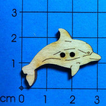 Lade das Bild in den Galerie-Viewer, Delphin als Knopf 3 cm Knopf aus Holz, Knopf zum Nähen, Knöpfe mit Gesicht, Knöpfe zum Dekorieren, Holzknopf, Delphin Knopf, Tiereknöpfe, Knöpfe, Knopf zum Basteln, Knöpfe zum Bemalen, BUH 4803