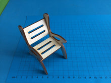 Lade das Bild in den Galerie-Viewer, Stuhl aus Holz