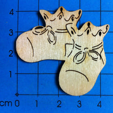 Lade das Bild in den Galerie-Viewer, Babyschuhpaar aus Holz