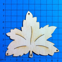 Lade das Bild in den Galerie-Viewer, Ahornblatt aus Holz