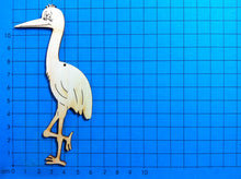 Lade das Bild in den Galerie-Viewer, Storch stehend aus Holz