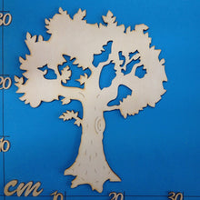 Lade das Bild in den Galerie-Viewer, Baum / Obstbaum mit Laub aus Holz