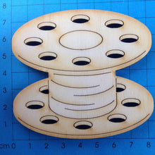 Lade das Bild in den Galerie-Viewer, 8cm Basteln mit Kindern, Ideen aus Holz für Kinderzimmer, Holzteile bemalen, Nähstube diy mit Zubehör, Basteln mit Holz, Holzteilchen zum Anmalen, Schneiderwerkstatt zum Bemalen, Türschilder basteln, Nähstube Basteln, #Nähmaschinengarnspule zum Basteln, NAH 2808