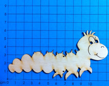 Lade das Bild in den Galerie-Viewer, Raupe aus Holz