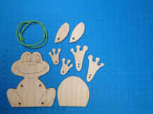 Lade das Bild in den Galerie-Viewer, Frosch aus Holz, Schlenker-Figur