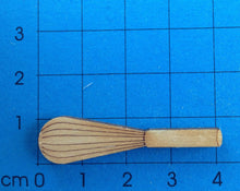 Lade das Bild in den Galerie-Viewer, Schneebesen aus Holz