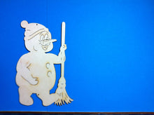 Lade das Bild in den Galerie-Viewer, Schneemann mit Mütze und Besen aus Holz