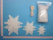 Lade das Bild in den Galerie-Viewer, Eiskristalle aus Filz in 3 Größen zum Nähen