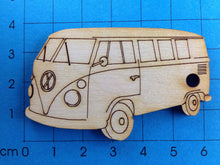 Lade das Bild in den Galerie-Viewer, Bully als Schlüsselanhänger aus Holz Auto malen, Jahresdeko basteln, Bastelset aus Holz, Urlaubsdekoration gestalten, Schlüsselanhänger Bully aus Holz, Auto aus Holz, Dekoration mit Kindern gestalten, Kinderzimmerdeko, Auto zum Bemalen, Fahrzeuge aus Holz basteln, Dekoidee für Jungs, Geschenkideen zum Basteln, Auto mit Kindern malen, Basteln mit Kindern, Auto aus Holz, Auto aus Holz malen,  Kinderzimmerdeko, Auto aus Holz, Urlaubsdekoration gestalten, Auto malen, Schlüsselanhänger Bully aus Holz, Auto zum