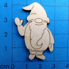 Lade das Bild in den Galerie-Viewer, Wichtel aus Holz