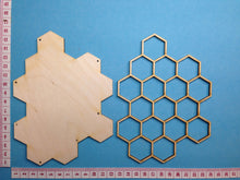 Lade das Bild in den Galerie-Viewer, Bienenwabe aus Holz