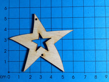 Lade das Bild in den Galerie-Viewer, Stern mit Stern aus Holz