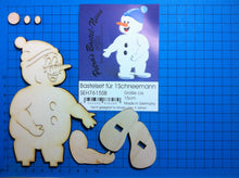Lade das Bild in den Galerie-Viewer, Schneemann mit Mütze als Standfigur aus Holz