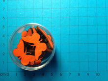 Lade das Bild in den Galerie-Viewer, Schmetterling aus Holz in Dosen, farbig