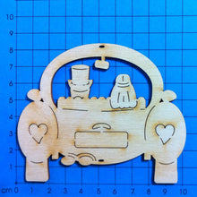 Lade das Bild in den Galerie-Viewer, Hochzeitsauto aus Holz