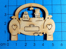 Lade das Bild in den Galerie-Viewer, Hochzeitsauto aus Holz