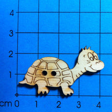 Lade das Bild in den Galerie-Viewer, Schildkröte als Knopf 4cm SchildkröteKnopf, Holzknopf, Knopf zum Nähen, Knöpfe zum Dekorieren, Knöpfe, Tiereknöpfe, Knöpfe mit Gesicht, Knopf zum Basteln, Knopf aus Holz, Knöpfe zum Bemalen, BUH 2104