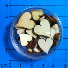 Lade das Bild in den Galerie-Viewer, Herzen in Dosen mit seitlichem Schwung Holzteilchen Herzen, Bastelideen mit Herzen, Hochzeitsdeko aus Holz, Herzen aus Holz, Holzteile für Hochzeit, Herzen zum Basteln, Herzen als Tischkarten, Herzen als Geldgeschenke, Basteln mit Herzen, Holzbasteln, Holzteile, Streuteileherzen, Herzen zum Kartengestalten, Herzen als Streudeko,   HEH 16D99