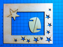 Lade das Bild in den Galerie-Viewer, Rahmen aus Holz mit Stern und Sterne aus Holz