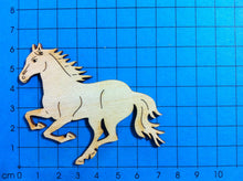 Lade das Bild in den Galerie-Viewer, springendes Pferd aus Holz