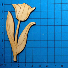 Lade das Bild in den Galerie-Viewer, Tulpe blühend aus Holz