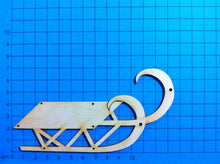 Lade das Bild in den Galerie-Viewer, Schlitten aus Holz