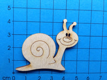 Lade das Bild in den Galerie-Viewer, Schnecke lustig aus Holz