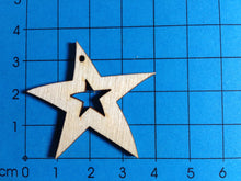 Lade das Bild in den Galerie-Viewer, Stern mit Stern aus Holz