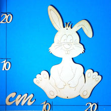 Lade das Bild in den Galerie-Viewer, Hase sitzend aus Holz