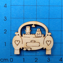 Lade das Bild in den Galerie-Viewer, Hochzeitsauto aus Holz