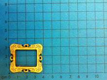 Lade das Bild in den Galerie-Viewer, Rahmen mit Verziehrung aus Holz