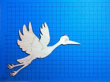 Lade das Bild in den Galerie-Viewer, Storch fliegend aus Holz