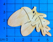 Lade das Bild in den Galerie-Viewer, Eichelpaar aus Holz