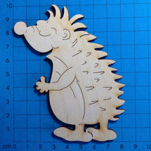 Lade das Bild in den Galerie-Viewer, Igel mit geschlossenen Augen aus Holz