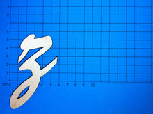 Lade das Bild in den Galerie-Viewer, Buchstaben in Schreibschrift 10cm aus Holz