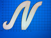 Lade das Bild in den Galerie-Viewer, Buchstaben in Schreibschrift 10cm aus Holz