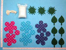 Lade das Bild in den Galerie-Viewer, Blumen aus Filz zum Nähen Geschenkidee, Frühlingsideen, Dekoidee Frühling, Bastelideen für Oma, Basteln für den Frühling, Blumen Nähset, Bastelideen für Mama, Bastelideen für Kinder, Basteln mit Kind, Nähen für Anfänger, Bastelideen zum Geburtstag, Muttertag, Basteln im Frühling, Basteln für den Frühling, Bastelideen zum Geburtstag, Basteln mit Kind, Geschenkidee, Basteln im Frühling, Frühlingsideen, Bastelideen für Mama, Bastelideen für Kinder, Muttertag, Bastelideen für Oma, Nähen für Anfänger, Blumen N