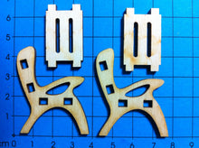 Lade das Bild in den Galerie-Viewer, Stuhl aus Holz