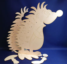 Lade das Bild in den Galerie-Viewer, Igel als Standfigur aus Holz