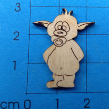 Lade das Bild in den Galerie-Viewer, Trollbaby aus Holz