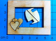 Lade das Bild in den Galerie-Viewer, Rahmen mit Herz aus Holz