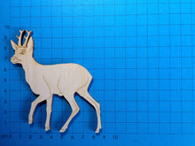 Lade das Bild in den Galerie-Viewer, Rehbock aus Holz