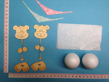 Lade das Bild in den Galerie-Viewer, Dicker Bär aus Holz und Styropor