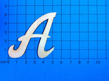 Lade das Bild in den Galerie-Viewer, Buchstaben in Schreibschrift 5cm aus Holz