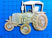 Lade das Bild in den Galerie-Viewer, Traktor aus Holz