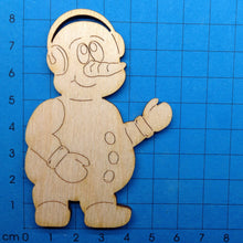 Lade das Bild in den Galerie-Viewer, Schneemann mit Ohrenwärmer aus Holz