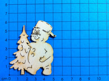 Lade das Bild in den Galerie-Viewer, Schneemann mit Topf und Baum aus Holz