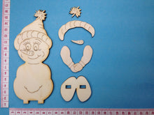 Lade das Bild in den Galerie-Viewer, Schneemann-Mädchen "Yuki" als Standfigur aus Holz